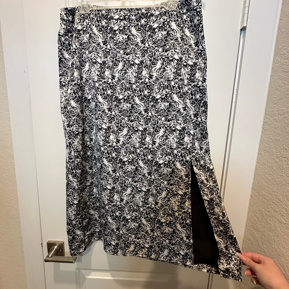 Halogen black and white midi skirt with slit detail. Size XL.
